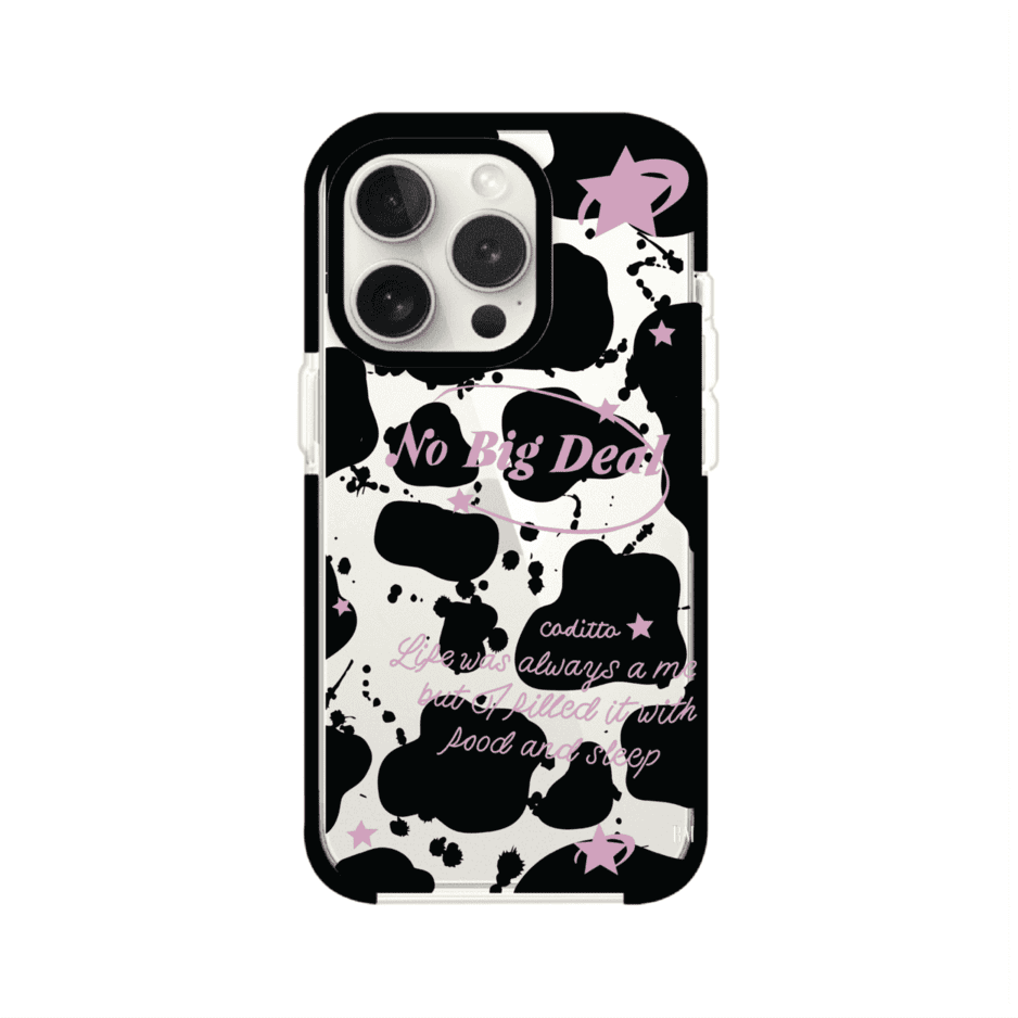 Funda estilo vaca en blanco, negro y rosa con frase No Big Deal para iPhone. Diseño divertido y aesthetic. Producto de Remark Mx