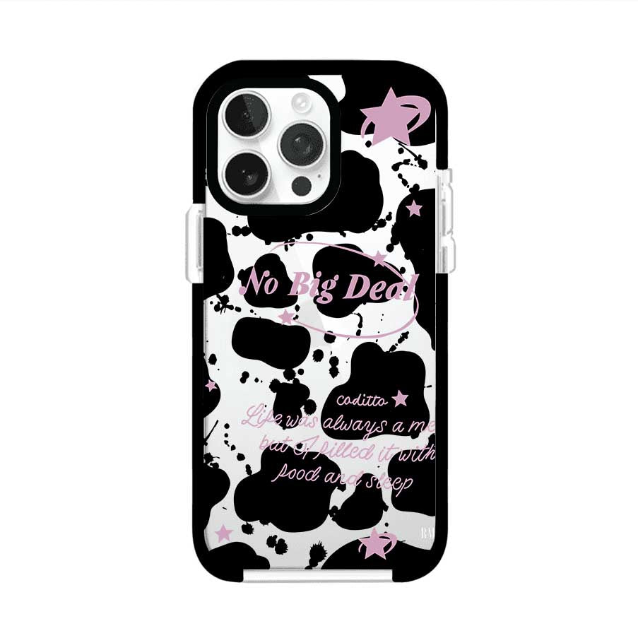 Funda estilo vaca en blanco, negro y rosa con frase No Big Deal para iPhone. Diseño divertido y aesthetic. Producto de Remark Mx