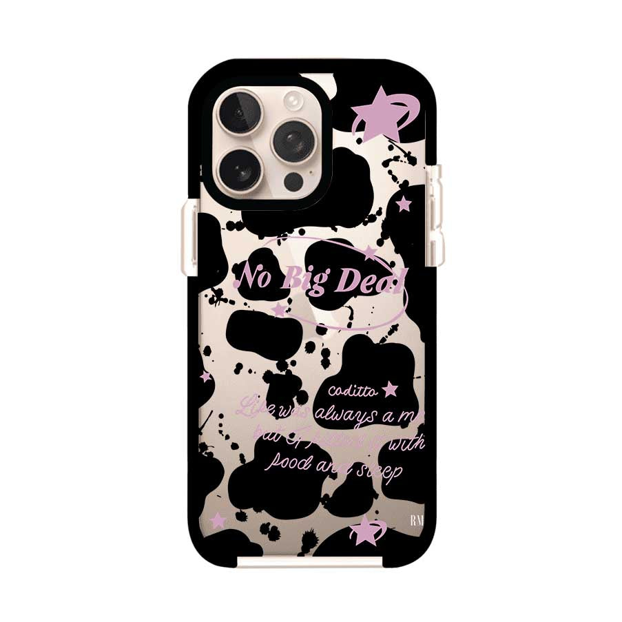 Funda estilo vaca en blanco, negro y rosa con frase No Big Deal para iPhone. Diseño divertido y aesthetic. Producto de Remark Mx