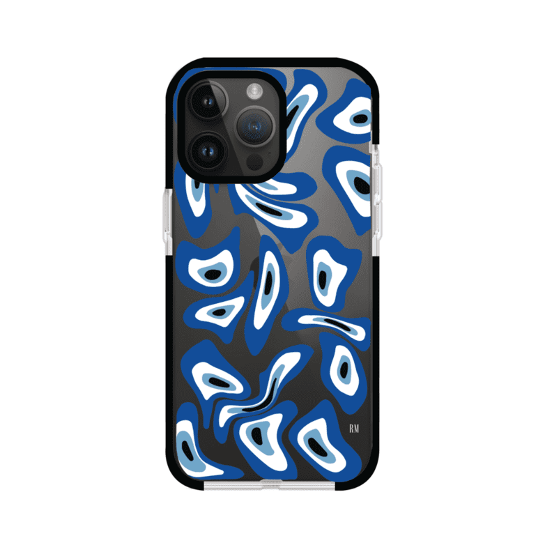 Funda para iPhone con diseño de ojos turcos en tonos azul y blanco, símbolo de protección.
iPhone case featuring Turkish evil eye pattern in blue and white, symbol of protection
