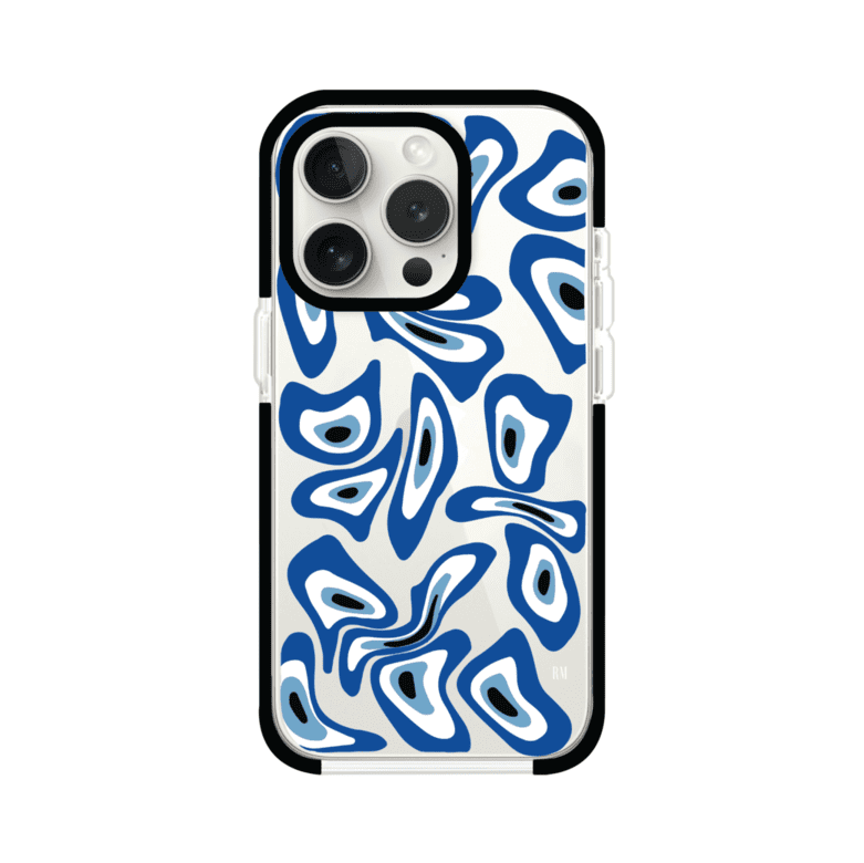 Funda para iPhone con diseño de ojos turcos en tonos azul y blanco, símbolo de protección.
iPhone case featuring Turkish evil eye pattern in blue and white, symbol of protection