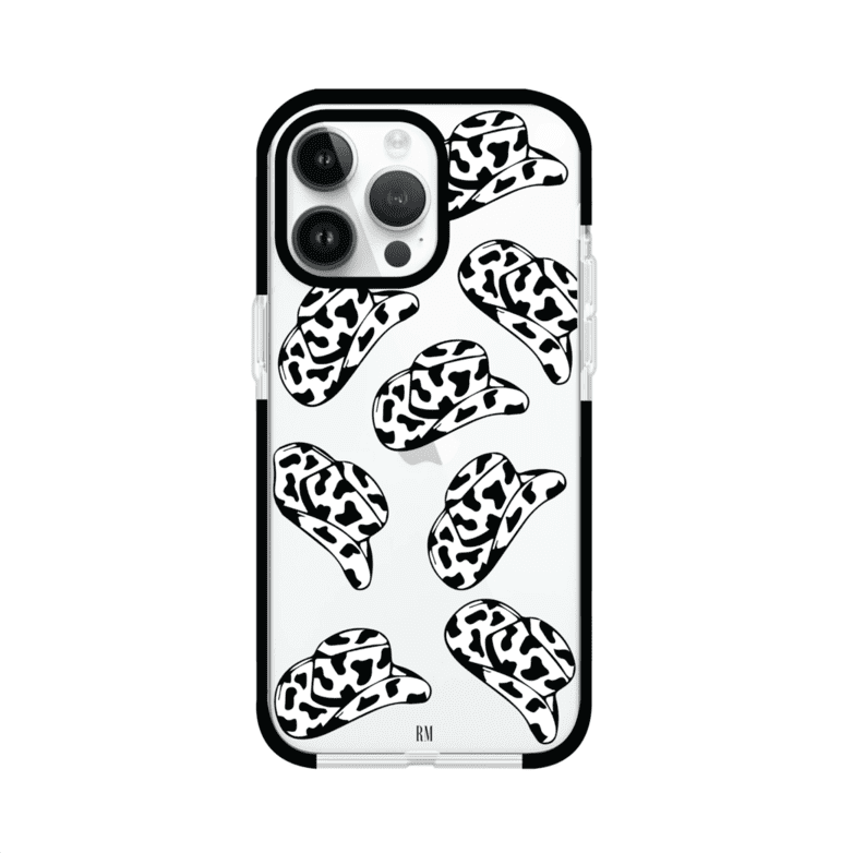 Funda para iPhone con diseño de múltiples sombreros vaqueros en estampado blanco y negro tipo vaca. Estilo western minimalista con vibe country. Producto de Remark Mx.