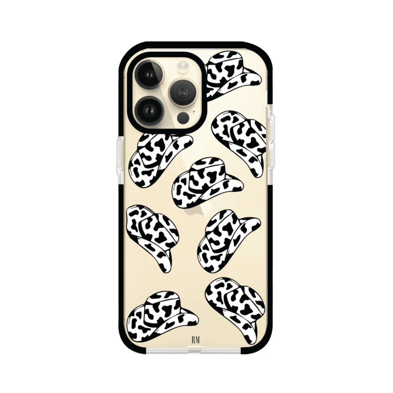 Funda para iPhone con diseño de múltiples sombreros vaqueros en estampado blanco y negro tipo vaca. Estilo western minimalista con vibe country. Producto de Remark Mx.