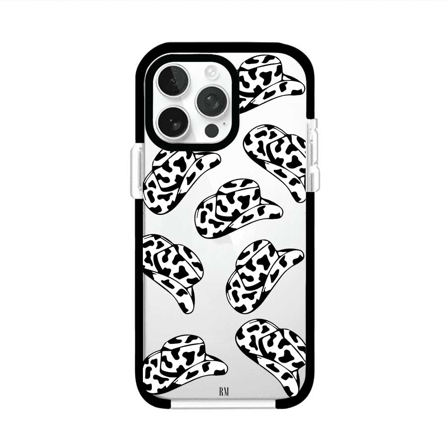 Funda para iPhone con diseño de múltiples sombreros vaqueros en estampado blanco y negro tipo vaca. Estilo western minimalista con vibe country. Producto de Remark Mx.