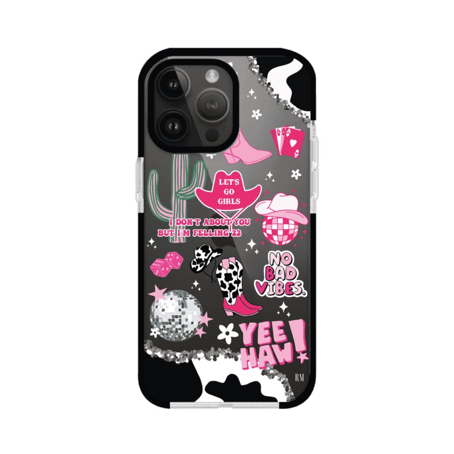 Funda para iPhone con diseño de temática vaquera en tonos rosa y negro, incluye botas, sombrero, cactus, disco ball y frases como "Let’s go girls" y "Yee Haw!". Estilo girly y divertido. Producto de Remark Mx