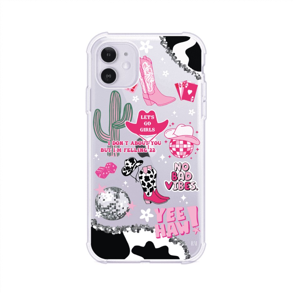 Funda para iPhone con diseño de temática vaquera en tonos rosa y negro, incluye botas, sombrero, cactus, disco ball y frases como "Let’s go girls" y "Yee Haw!". Estilo girly y divertido. Producto de Remark Mx