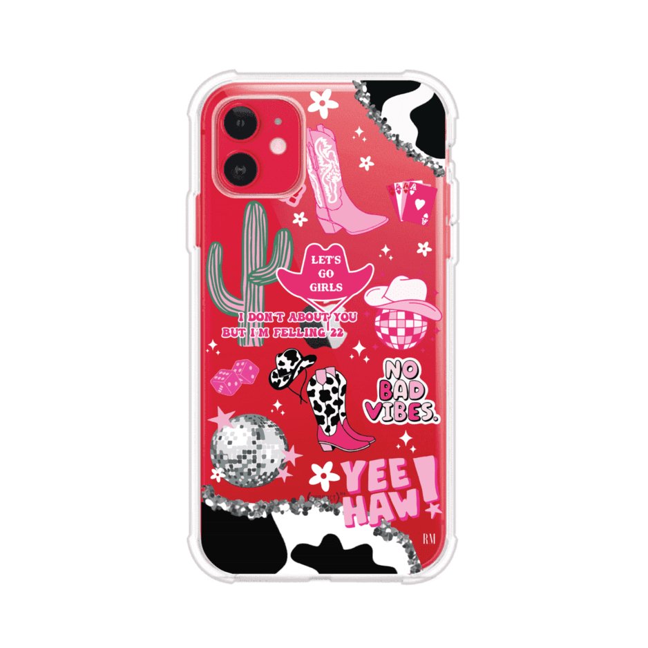 Funda para iPhone con diseño de temática vaquera en tonos rosa y negro, incluye botas, sombrero, cactus, disco ball y frases como "Let’s go girls" y "Yee Haw!". Estilo girly y divertido. Producto de Remark Mx
