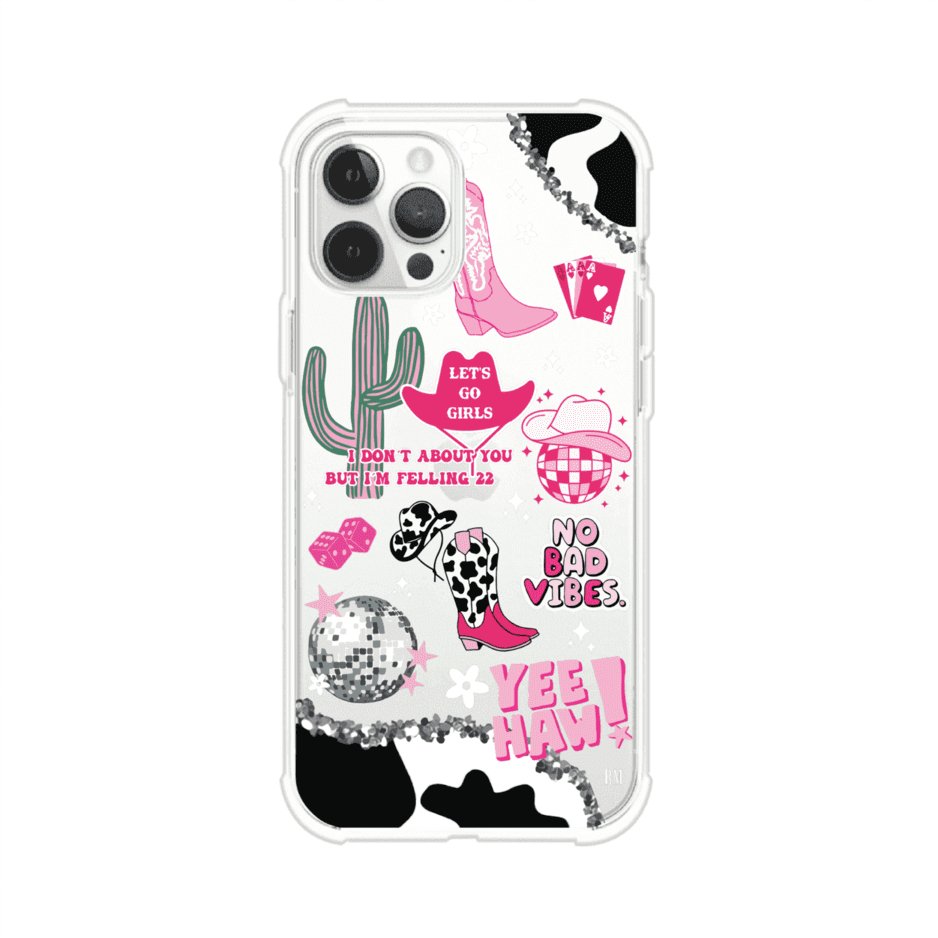 Funda para iPhone con diseño de temática vaquera en tonos rosa y negro, incluye botas, sombrero, cactus, disco ball y frases como "Let’s go girls" y "Yee Haw!". Estilo girly y divertido. Producto de Remark Mx