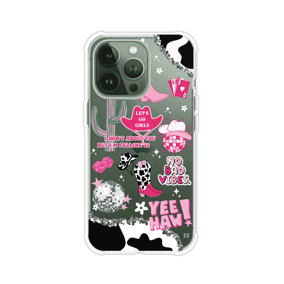 Funda para iPhone con diseño de temática vaquera en tonos rosa y negro, incluye botas, sombrero, cactus, disco ball y frases como "Let’s go girls" y "Yee Haw!". Estilo girly y divertido. Producto de Remark Mx