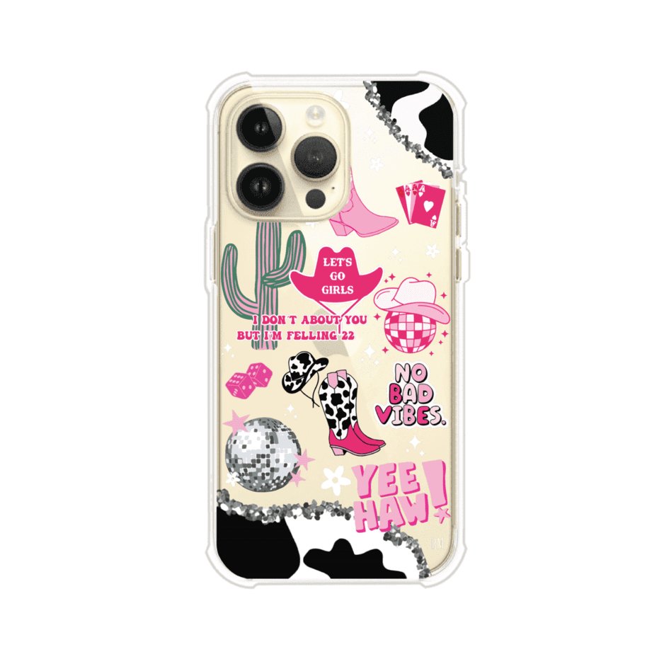 Funda para iPhone con diseño de temática vaquera en tonos rosa y negro, incluye botas, sombrero, cactus, disco ball y frases como "Let’s go girls" y "Yee Haw!". Estilo girly y divertido. Producto de Remark Mx