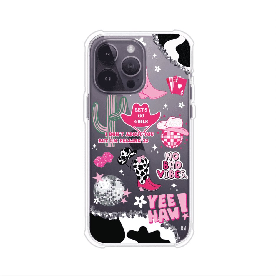 Funda para iPhone con diseño de temática vaquera en tonos rosa y negro, incluye botas, sombrero, cactus, disco ball y frases como "Let’s go girls" y "Yee Haw!". Estilo girly y divertido. Producto de Remark Mx