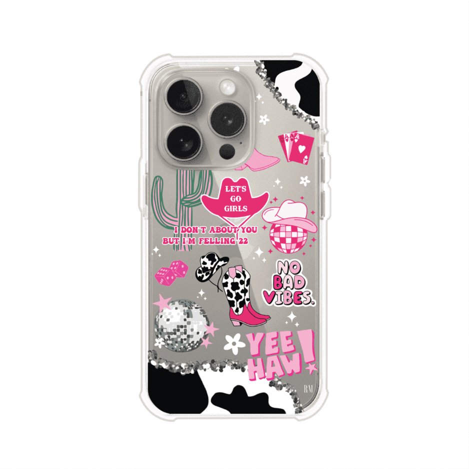 Funda para iPhone con diseño de temática vaquera en tonos rosa y negro, incluye botas, sombrero, cactus, disco ball y frases como "Let’s go girls" y "Yee Haw!". Estilo girly y divertido. Producto de Remark Mx
