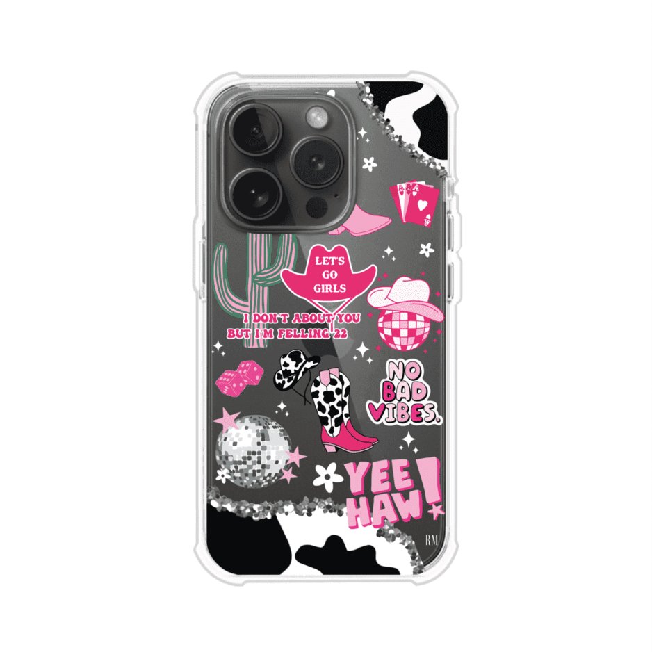 Funda para iPhone con diseño de temática vaquera en tonos rosa y negro, incluye botas, sombrero, cactus, disco ball y frases como "Let’s go girls" y "Yee Haw!". Estilo girly y divertido. Producto de Remark Mx