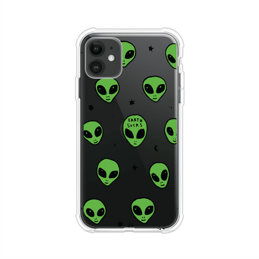Funda para iPhone con diseño de alienígenas verdes y frase "Earth Sucks", fondo negro con detalles espaciales. Estilo divertido y rebelde. Producto de Remark MX