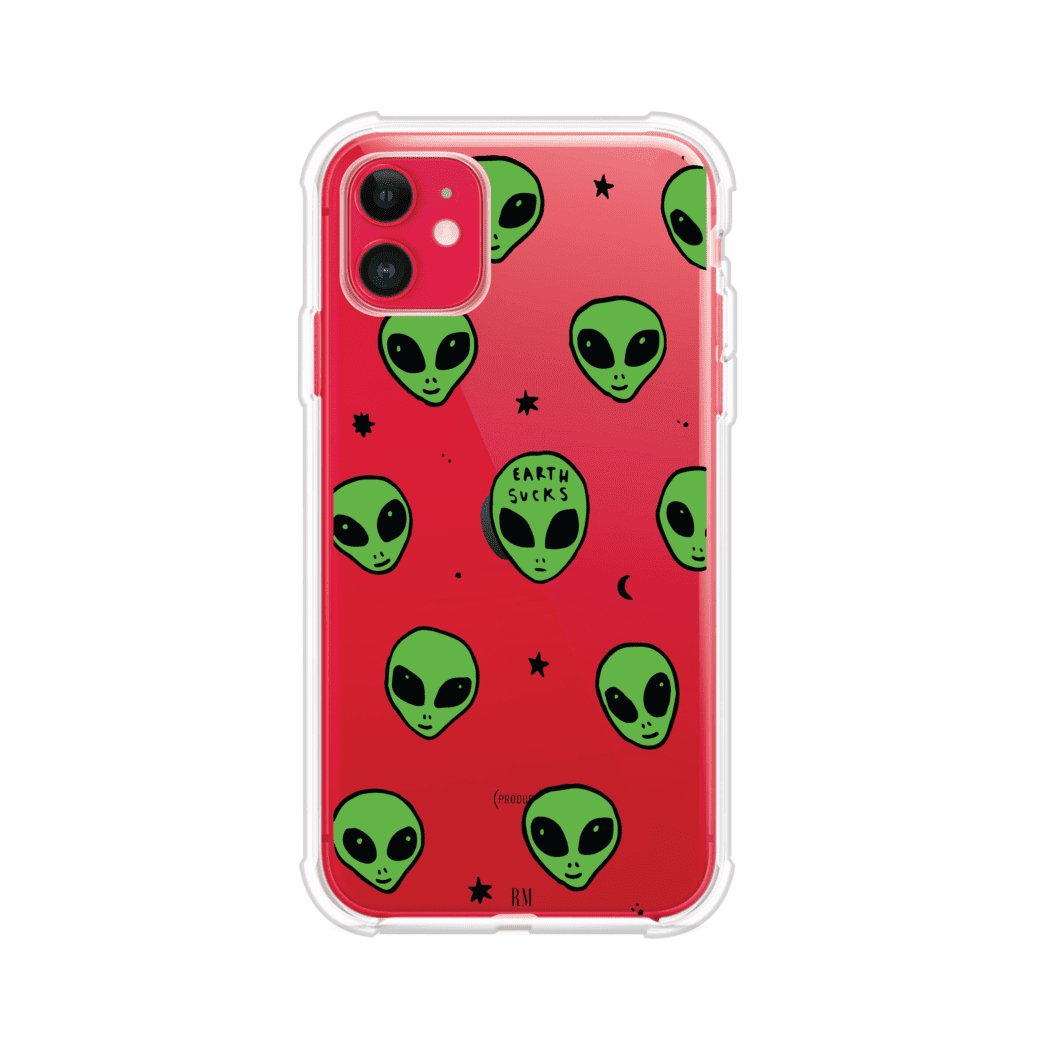 Funda para iPhone con diseño de alienígenas verdes y frase "Earth Sucks", fondo negro con detalles espaciales. Estilo divertido y rebelde. Producto de Remark MX
