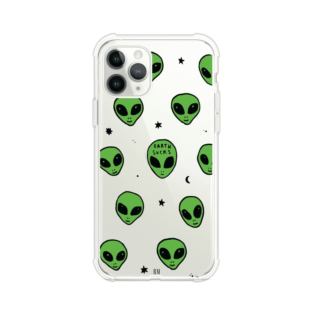 Funda para iPhone con diseño de alienígenas verdes y frase "Earth Sucks", fondo negro con detalles espaciales. Estilo divertido y rebelde. Producto de Remark MX