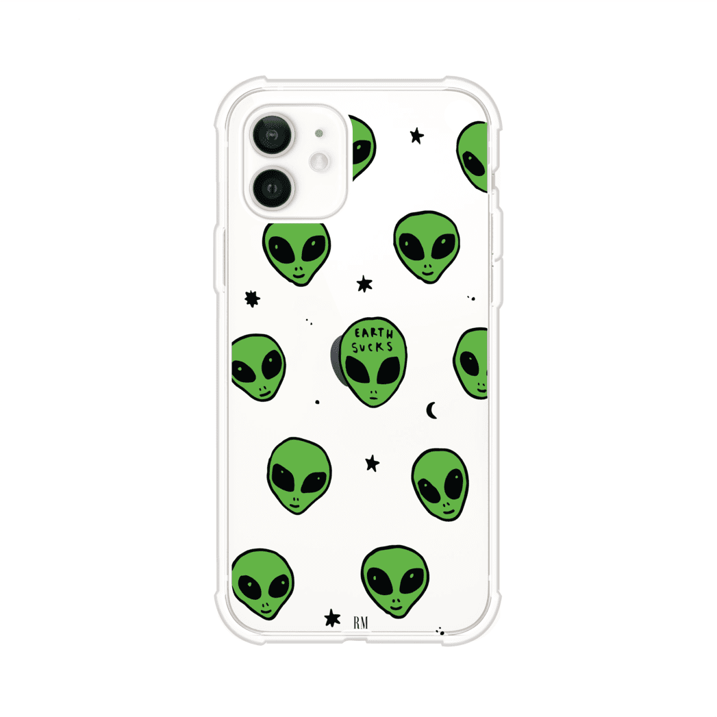 Funda para iPhone con diseño de alienígenas verdes y frase "Earth Sucks", fondo negro con detalles espaciales. Estilo divertido y rebelde. Producto de Remark MX