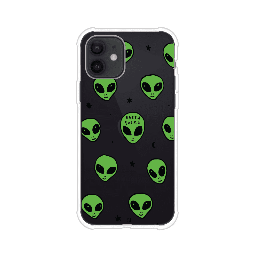 Funda para iPhone con diseño de alienígenas verdes y frase "Earth Sucks", fondo negro con detalles espaciales. Estilo divertido y rebelde. Producto de Remark MX
