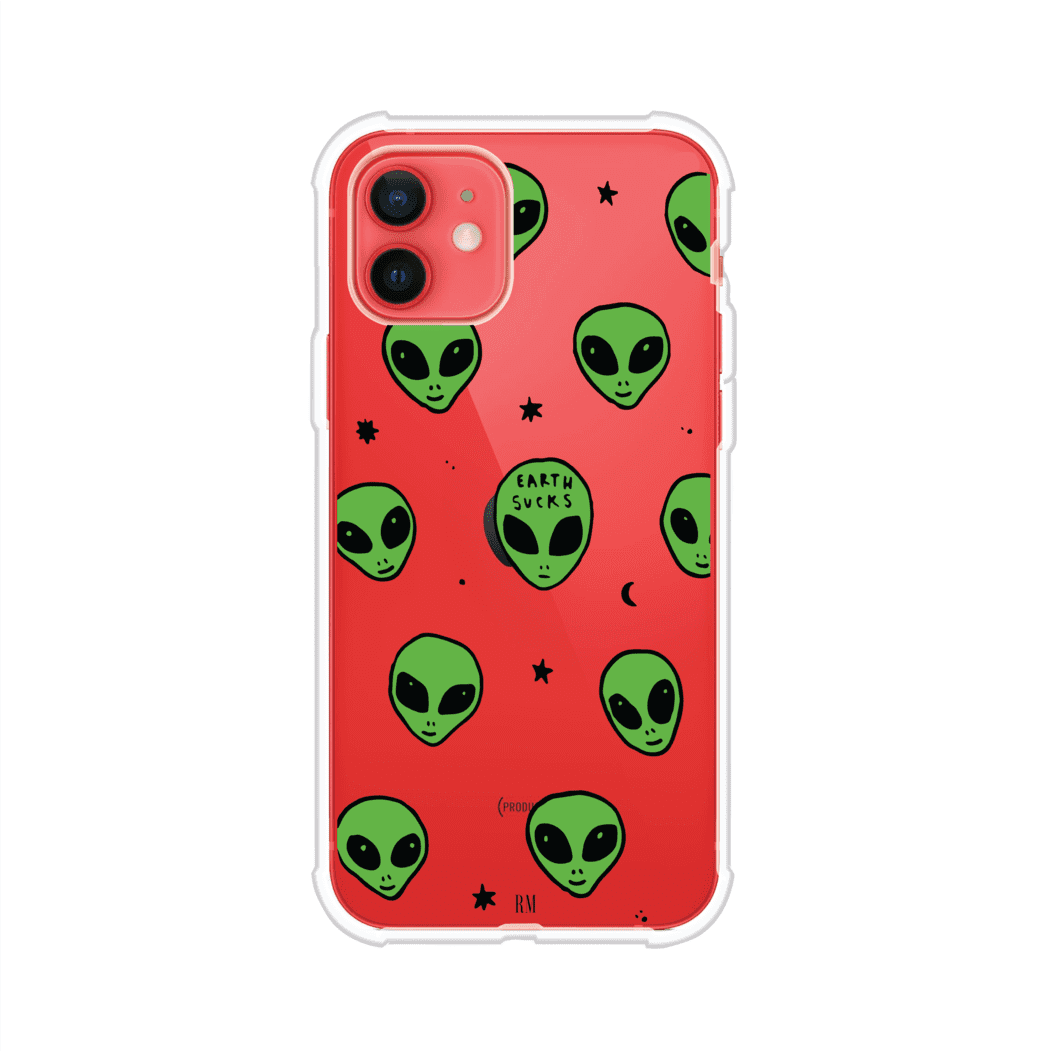 Funda para iPhone con diseño de alienígenas verdes y frase "Earth Sucks", fondo negro con detalles espaciales. Estilo divertido y rebelde. Producto de Remark MX