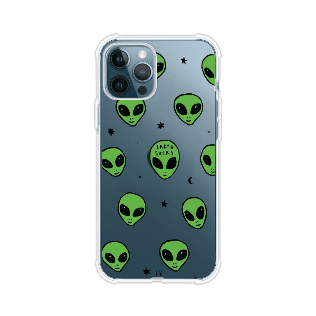 Funda para iPhone con diseño de alienígenas verdes y frase "Earth Sucks", fondo negro con detalles espaciales. Estilo divertido y rebelde. Producto de Remark MX