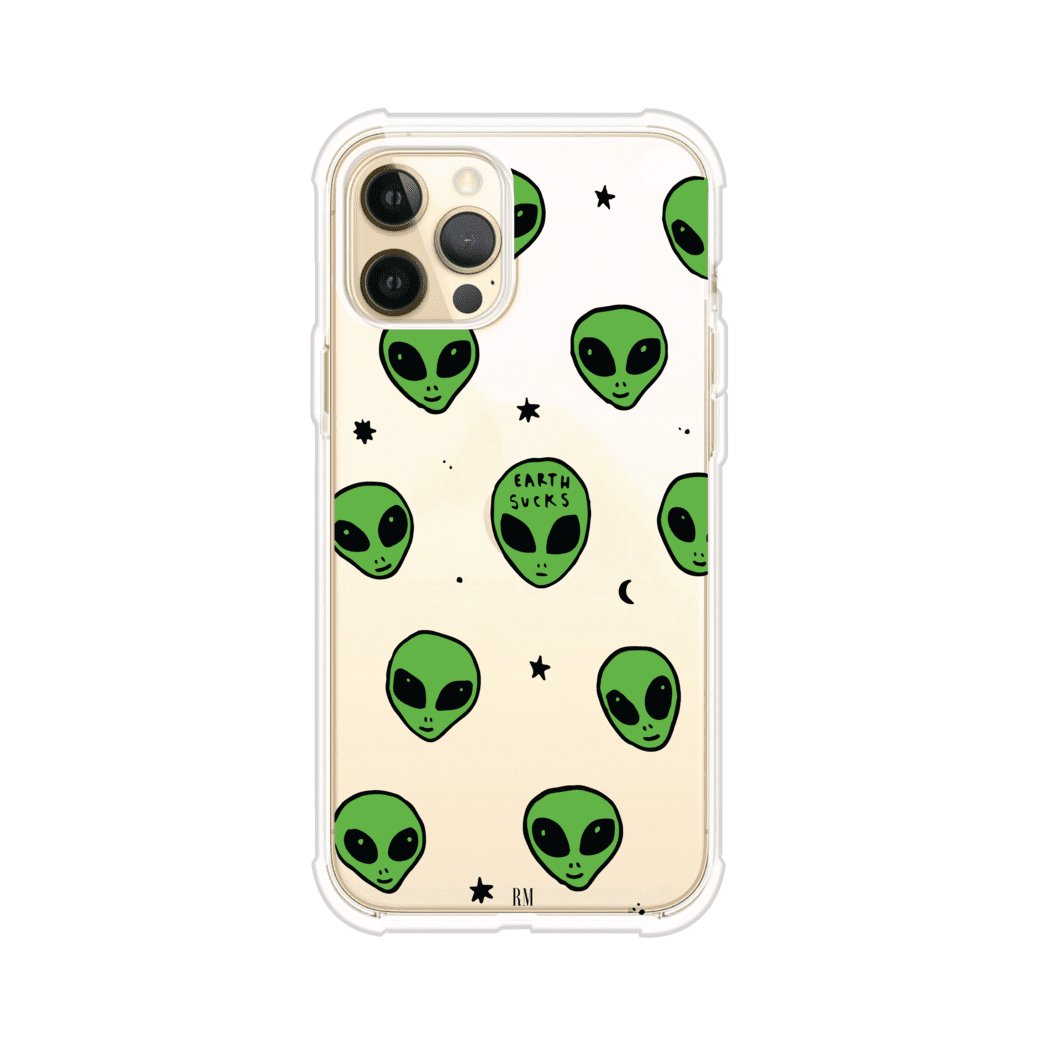 Funda para iPhone con diseño de alienígenas verdes y frase "Earth Sucks", fondo negro con detalles espaciales. Estilo divertido y rebelde. Producto de Remark MX