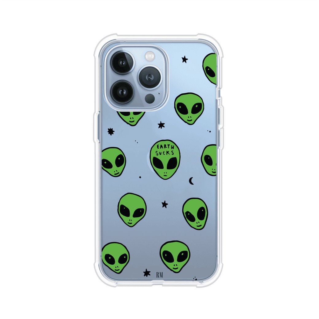 Funda para iPhone con diseño de alienígenas verdes y frase "Earth Sucks", fondo negro con detalles espaciales. Estilo divertido y rebelde. Producto de Remark MX