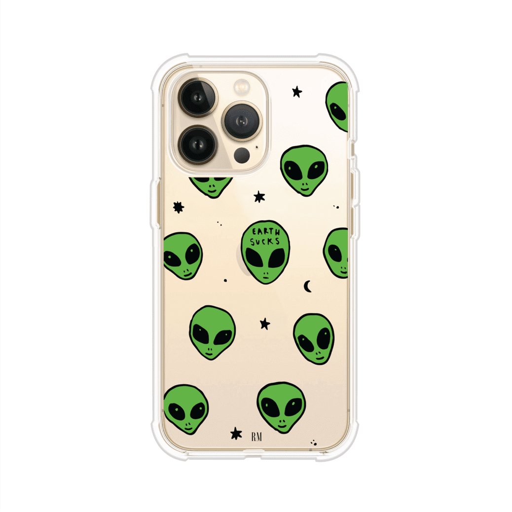 Funda para iPhone con diseño de alienígenas verdes y frase "Earth Sucks", fondo negro con detalles espaciales. Estilo divertido y rebelde. Producto de Remark MX