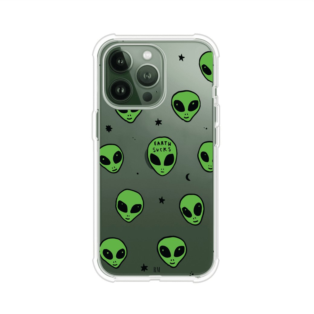 Funda para iPhone con diseño de alienígenas verdes y frase "Earth Sucks", fondo negro con detalles espaciales. Estilo divertido y rebelde. Producto de Remark MX