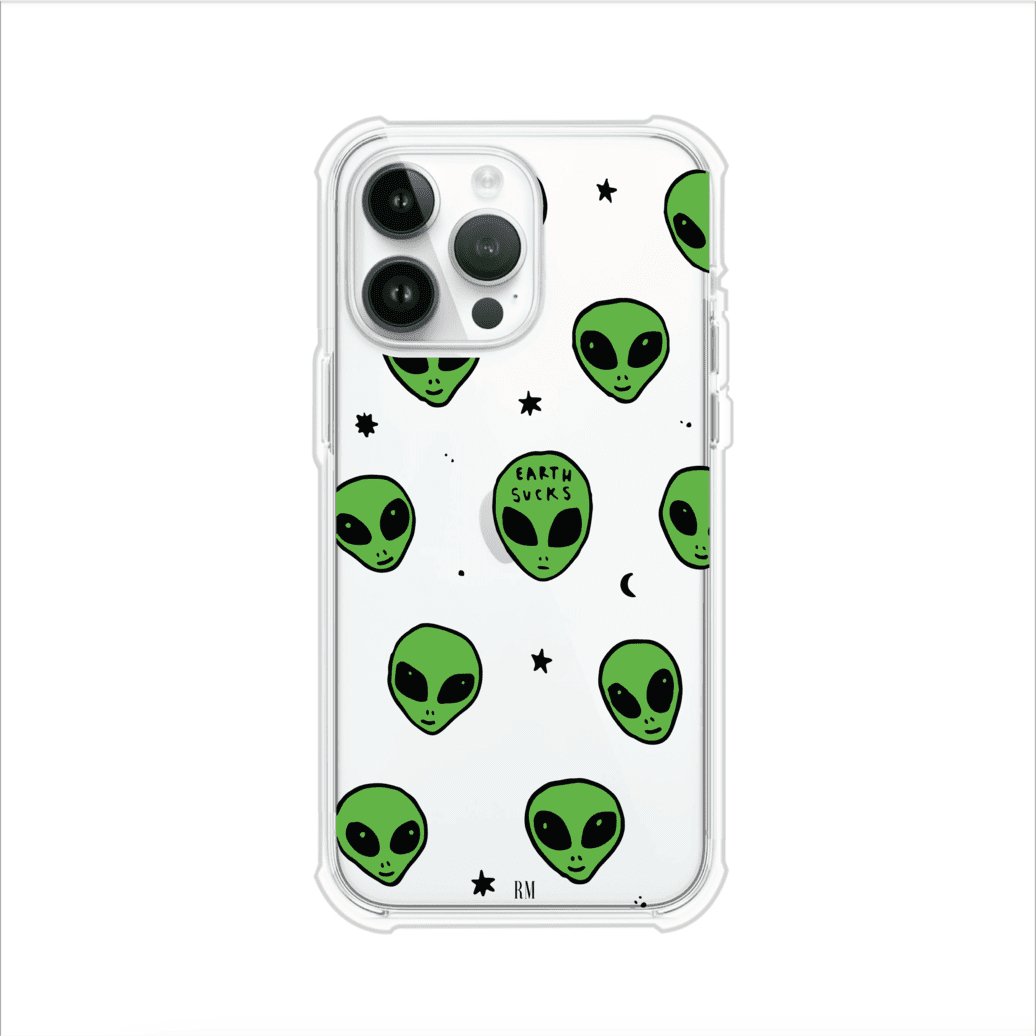 Funda para iPhone con diseño de alienígenas verdes y frase "Earth Sucks", fondo negro con detalles espaciales. Estilo divertido y rebelde. Producto de Remark MX