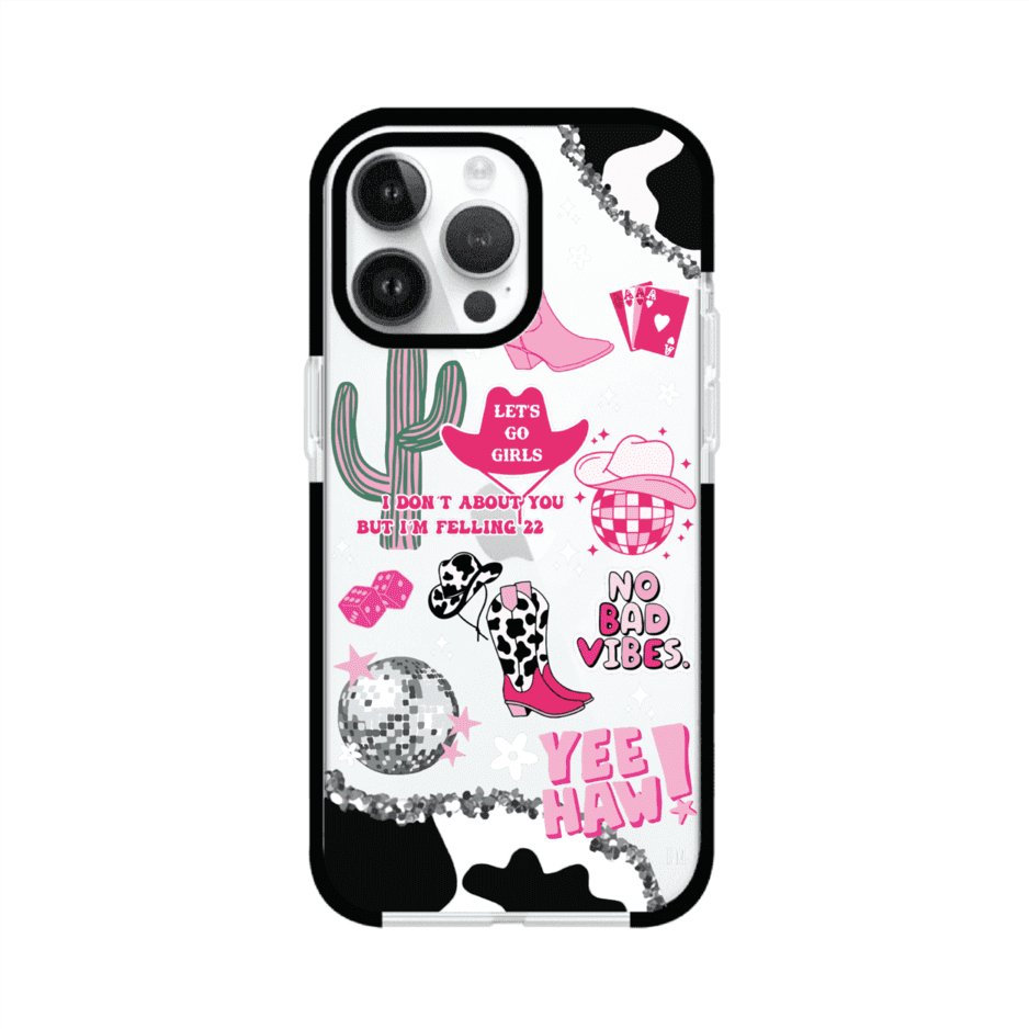 Funda para iPhone con diseño de temática vaquera en tonos rosa y negro, incluye botas, sombrero, cactus, disco ball y frases como "Let’s go girls" y "Yee Haw!". Estilo girly y divertido. Producto de Remark Mx