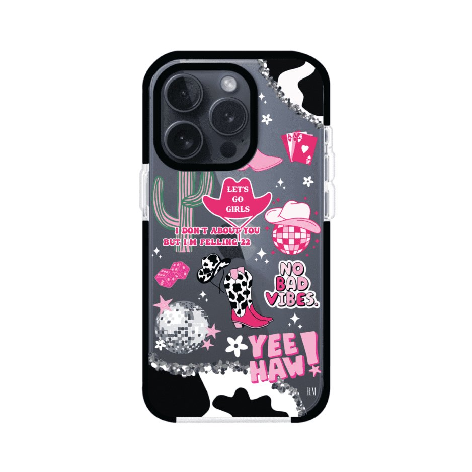 Funda para iPhone con diseño de temática vaquera en tonos rosa y negro, incluye botas, sombrero, cactus, disco ball y frases como "Let’s go girls" y "Yee Haw!". Estilo girly y divertido. Producto de Remark Mx