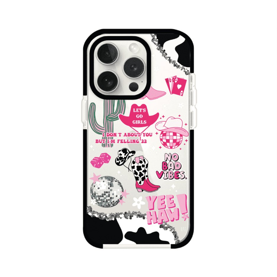 Funda para iPhone con diseño de temática vaquera en tonos rosa y negro, incluye botas, sombrero, cactus, disco ball y frases como "Let’s go girls" y "Yee Haw!". Estilo girly y divertido. Producto de Remark Mx