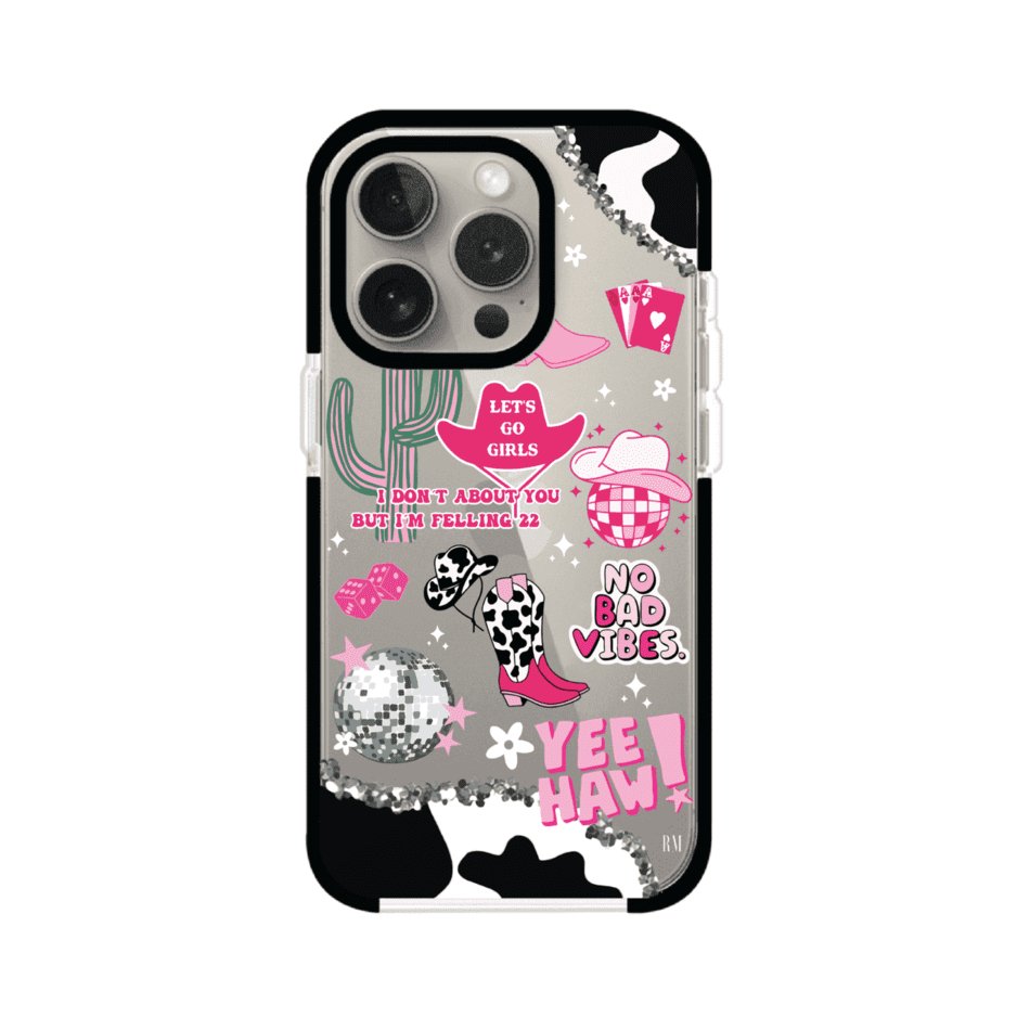 Funda para iPhone con diseño de temática vaquera en tonos rosa y negro, incluye botas, sombrero, cactus, disco ball y frases como "Let’s go girls" y "Yee Haw!". Estilo girly y divertido. Producto de Remark Mx