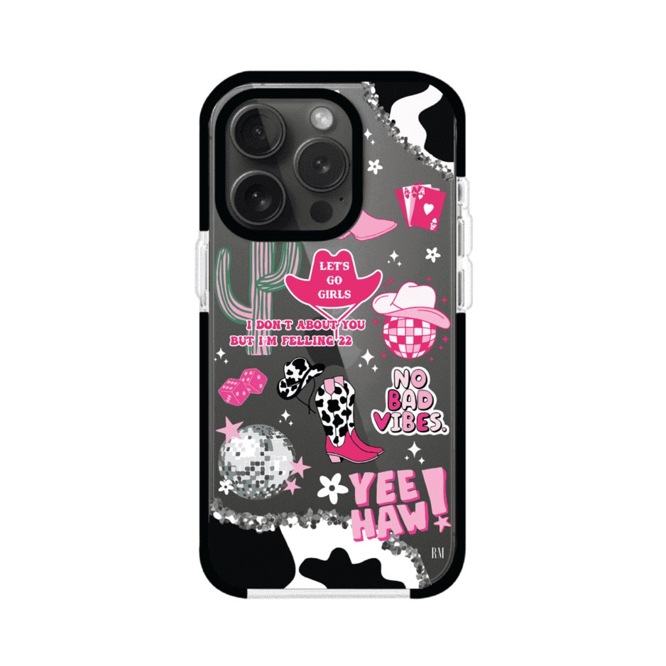Funda para iPhone con diseño de temática vaquera en tonos rosa y negro, incluye botas, sombrero, cactus, disco ball y frases como "Let’s go girls" y "Yee Haw!". Estilo girly y divertido. Producto de Remark Mx