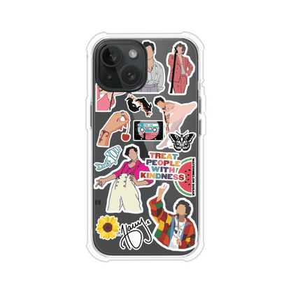Funda para iPhone con diseño de stickers inspirados en Harry Styles. Incluye frases como "Treat People With Kindness", dibujos de outfits icónicos, girasoles, y elementos retro sobre base transparente. Ideal para fans. Producto de Remark Mx
