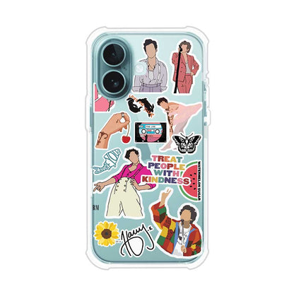 Funda para iPhone con diseño de stickers inspirados en Harry Styles. Incluye frases como "Treat People With Kindness", dibujos de outfits icónicos, girasoles, y elementos retro sobre base transparente. Ideal para fans. Producto de Remark Mx