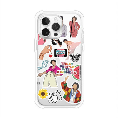 Funda para iPhone con diseño de stickers inspirados en Harry Styles. Incluye frases como "Treat People With Kindness", dibujos de outfits icónicos, girasoles, y elementos retro sobre base transparente. Ideal para fans. Producto de Remark Mx