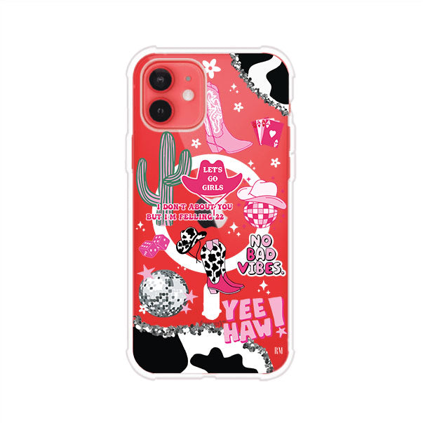 Funda para iPhone con diseño de temática vaquera en tonos rosa y negro, incluye botas, sombrero, cactus, disco ball y frases como "Let’s go girls" y "Yee Haw!". Estilo girly y divertido. Producto de Remark Mx