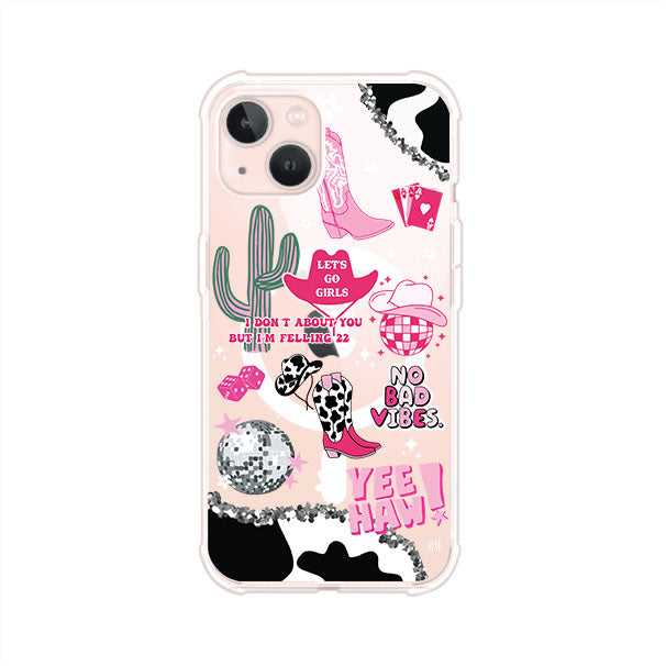 Funda para iPhone con diseño de temática vaquera en tonos rosa y negro, incluye botas, sombrero, cactus, disco ball y frases como "Let’s go girls" y "Yee Haw!". Estilo girly y divertido. Producto de Remark Mx
