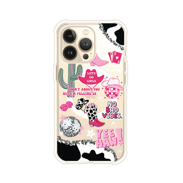 Funda para iPhone con diseño de temática vaquera en tonos rosa y negro, incluye botas, sombrero, cactus, disco ball y frases como "Let’s go girls" y "Yee Haw!". Estilo girly y divertido. Producto de Remark Mx