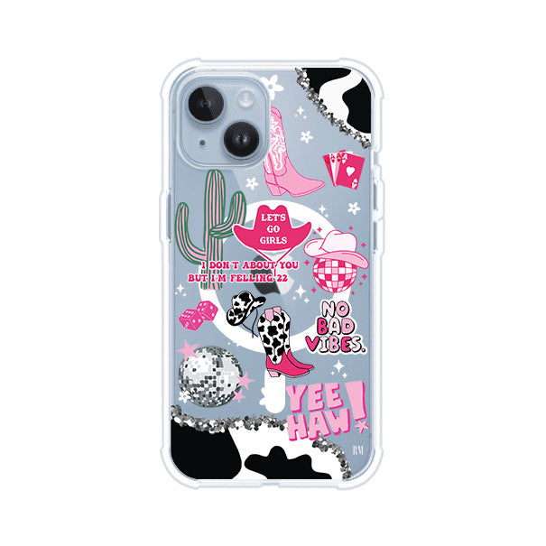 Funda para iPhone con diseño de temática vaquera en tonos rosa y negro, incluye botas, sombrero, cactus, disco ball y frases como "Let’s go girls" y "Yee Haw!". Estilo girly y divertido. Producto de Remark Mx