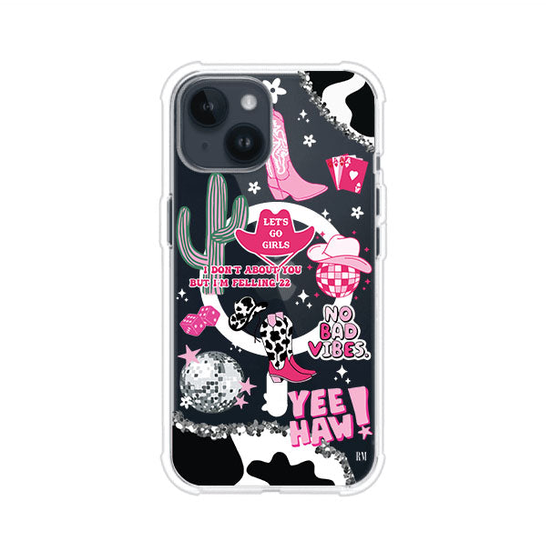 Funda para iPhone con diseño de temática vaquera en tonos rosa y negro, incluye botas, sombrero, cactus, disco ball y frases como "Let’s go girls" y "Yee Haw!". Estilo girly y divertido. Producto de Remark Mx