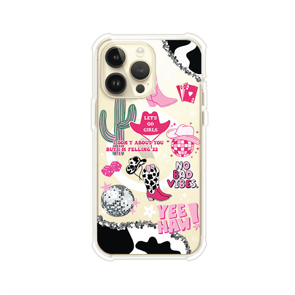 Funda para iPhone con diseño de temática vaquera en tonos rosa y negro, incluye botas, sombrero, cactus, disco ball y frases como "Let’s go girls" y "Yee Haw!". Estilo girly y divertido. Producto de Remark Mx
