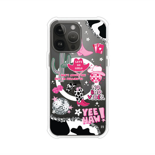 Funda para iPhone con diseño de temática vaquera en tonos rosa y negro, incluye botas, sombrero, cactus, disco ball y frases como "Let’s go girls" y "Yee Haw!". Estilo girly y divertido. Producto de Remark Mx
