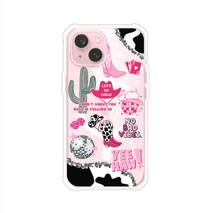 Funda para iPhone con diseño de temática vaquera en tonos rosa y negro, incluye botas, sombrero, cactus, disco ball y frases como "Let’s go girls" y "Yee Haw!". Estilo girly y divertido. Producto de Remark Mx