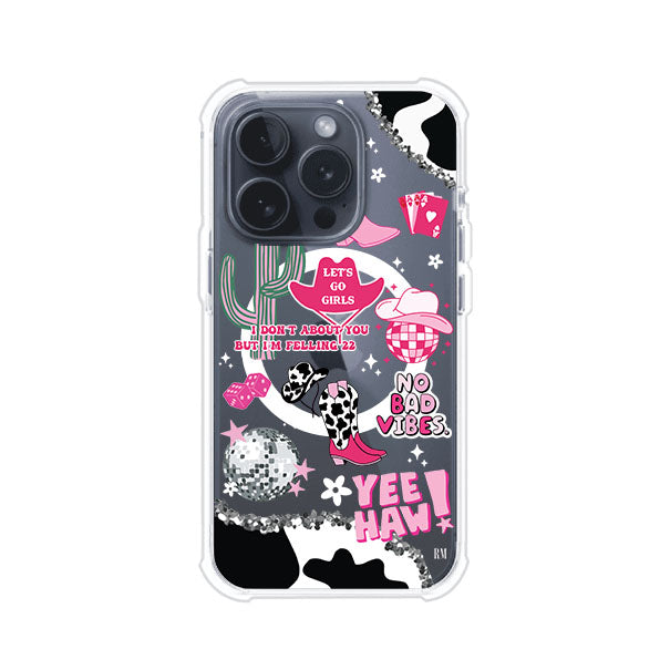 Funda para iPhone con diseño de temática vaquera en tonos rosa y negro, incluye botas, sombrero, cactus, disco ball y frases como "Let’s go girls" y "Yee Haw!". Estilo girly y divertido. Producto de Remark Mx
