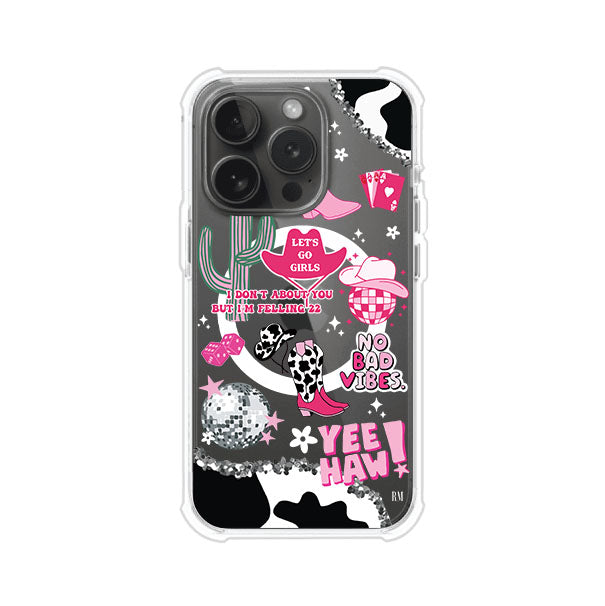 Funda para iPhone con diseño de temática vaquera en tonos rosa y negro, incluye botas, sombrero, cactus, disco ball y frases como "Let’s go girls" y "Yee Haw!". Estilo girly y divertido. Producto de Remark Mx