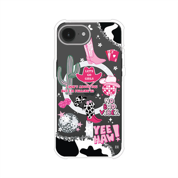Funda para iPhone con diseño de temática vaquera en tonos rosa y negro, incluye botas, sombrero, cactus, disco ball y frases como "Let’s go girls" y "Yee Haw!". Estilo girly y divertido. Producto de Remark Mx
