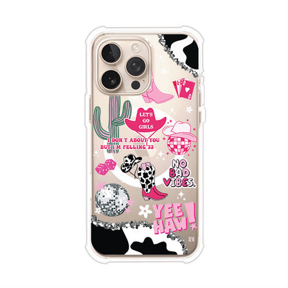 Funda para iPhone con diseño de temática vaquera en tonos rosa y negro, incluye botas, sombrero, cactus, disco ball y frases como "Let’s go girls" y "Yee Haw!". Estilo girly y divertido. Producto de Remark Mx