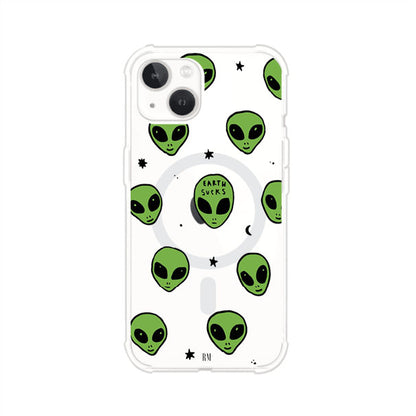 Funda para iPhone con diseño de alienígenas verdes y frase "Earth Sucks", fondo negro con detalles espaciales. Estilo divertido y rebelde. Producto de Remark MX